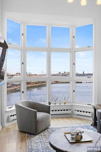 311 Nelson Ct, Edgewater NJ  07020-1618 exterior