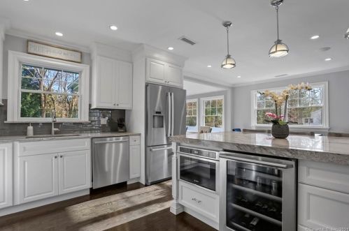 40 Easton Rd, Westport CT 06880-2215 exterior