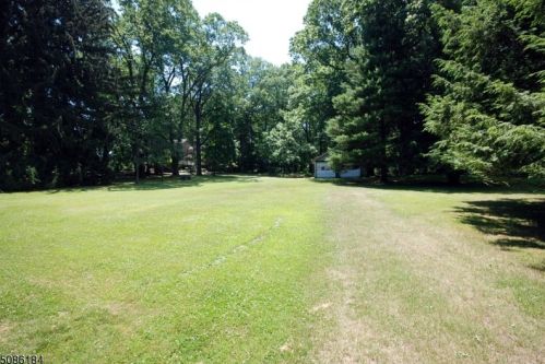 16 Hillcrest Blvd, Warren NJ 07059-5133 exterior