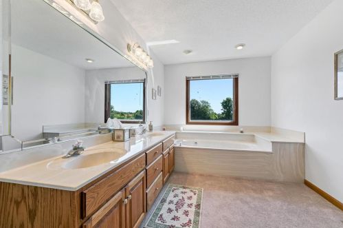 103 Wolf Trl Ct, Defiance MO 63341-1356 exterior