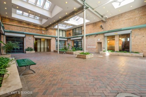 1727 Indiana Ave, Chicago IL  60616-1352 exterior