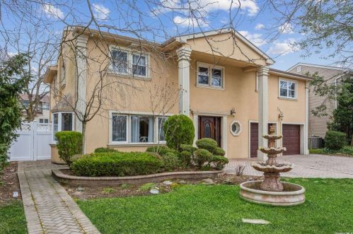 734 Kearny Dr, Valley Stream, NY 11581-3625