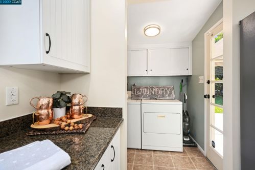 933 Santa Lucia Dr, Concord CA 94523-2366 exterior