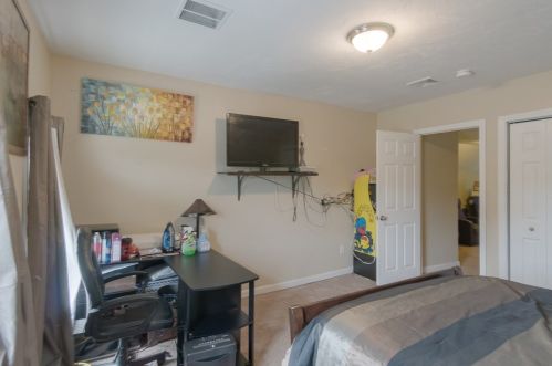 132 Oak St, Taunton MA 02780-4430 exterior