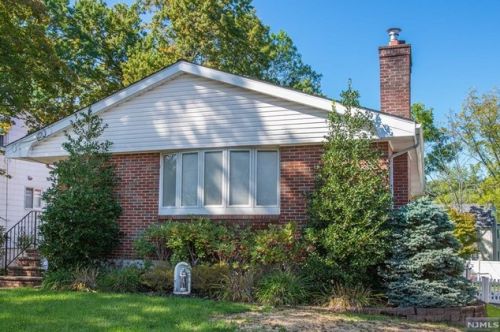 29 Westminster Ter, Town Center NJ 07052-2735 exterior