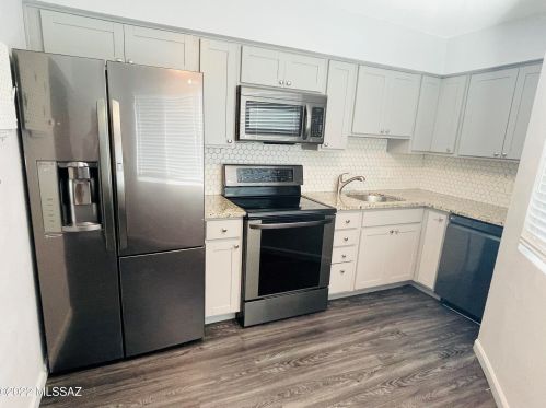 2015 Swan Rd, Tucson AZ  85712-2711 exterior