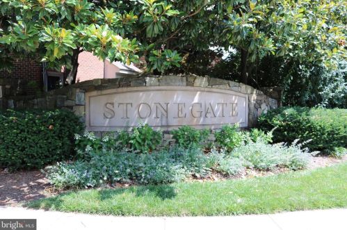 2452 Garnett Dr, Alexandria, VA 22311-4908