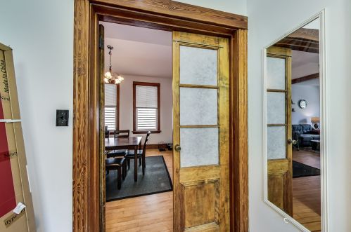 1915 Roscoe St, Chicago IL 60618-5236 exterior