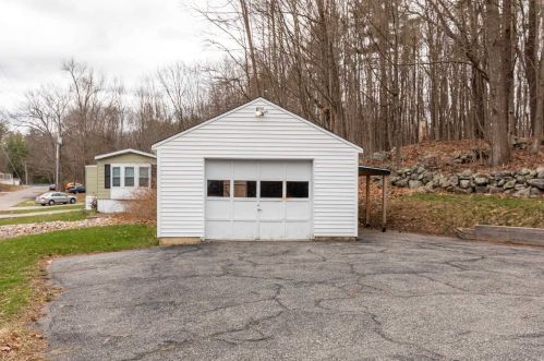 20 Bay Rd, Newmarket NH 03857-1728 exterior