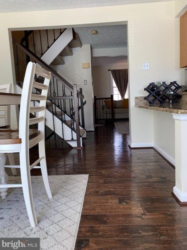 6064 Chicory Pl, Alexandria VA 22310-4411 exterior