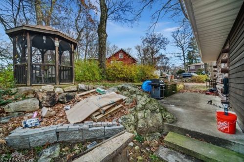 10 Poplar Grove Ter, West Milford Lakes NJ  07480-4006 exterior