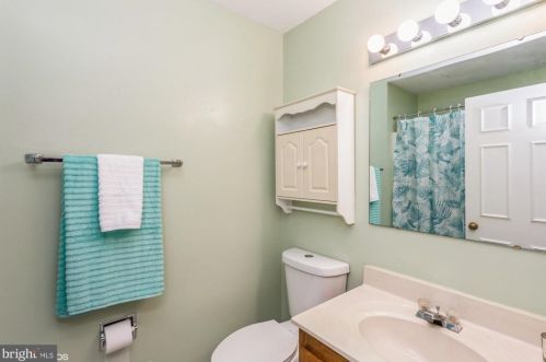 7409 Duddington Dr, Alexandria VA 22315-3847 exterior