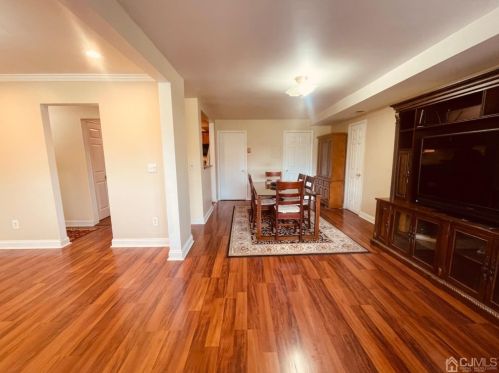 368 College Dr, Edison NJ  08817-5927 exterior