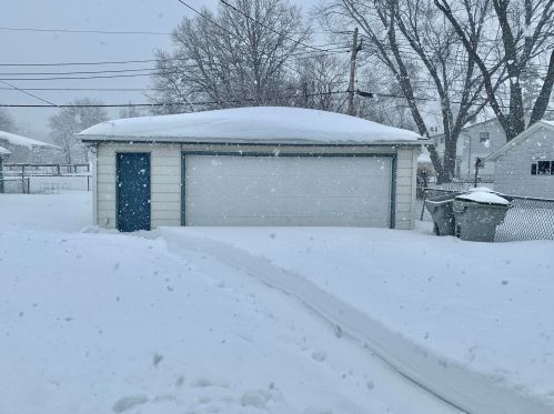 6420 49, Milwaukee WI 53208-1105 exterior