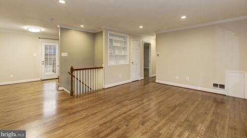 9514 Pin Oak Dr, Silver Spring MD  20910-1547 exterior