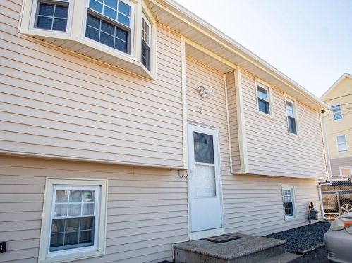 16 Wallace St, Providence, RI 02909-3048