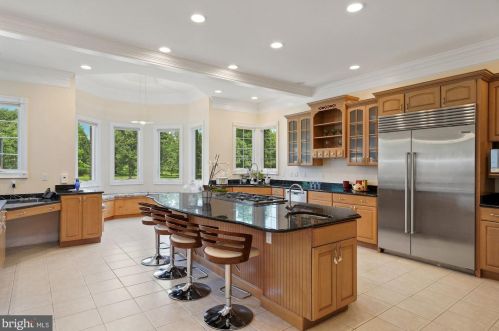 12705 Greenbriar Rd, Rockville MD 20854-6324 exterior