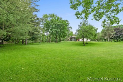 1742 Derbyshire St, Grand Rapids MI 49508-2522 exterior