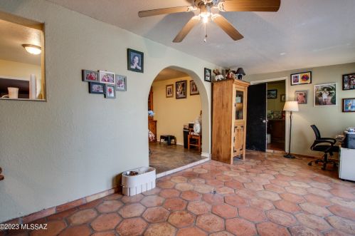 752 Edgewater Dr, Tucson AZ 85704-2412 exterior