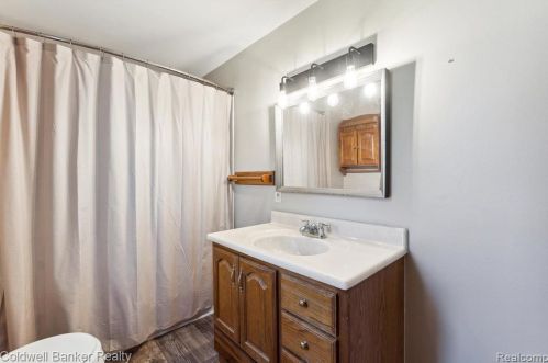 1787 Sashabaw Rd, Brandon MI  48462-9163 exterior