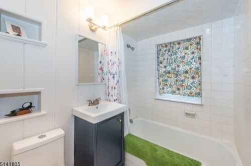 86 Lakewood Dr, Parsippany NJ 07834-2819 exterior