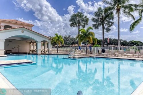 7948 Lando Ave, Boynton Beach FL 33437-6359 exterior