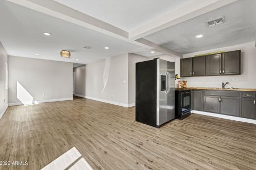 9440 9 Ave, Phoenix AZ 85021-3102 exterior