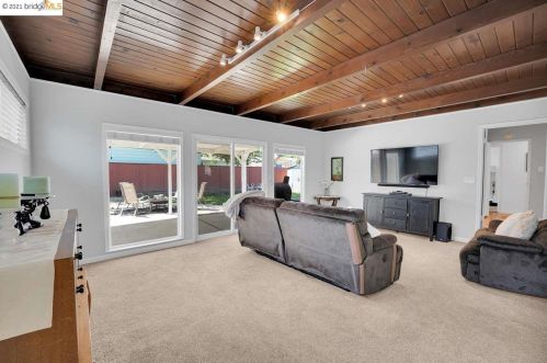 2542 Prestwick Ave, Concord, CA 94519-1633