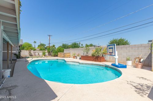 2032 Campbell Ave, Phoenix AZ  85015-4126 exterior