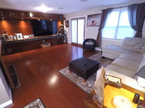 902 Brookhaven Ln, Woonsocket RI 02895-2771 exterior