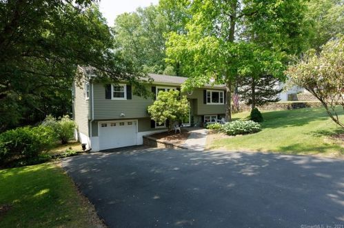 48 Belleview Dr, Derby, CT 06418-2345