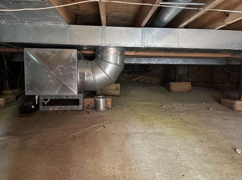 95 Covington Dr, Milford CT 06461-1804 exterior