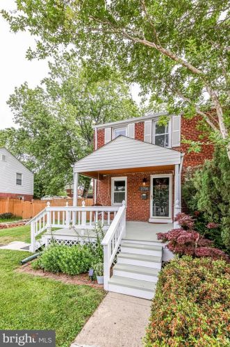 2714 Albemarle Dr, Alexandria, VA 22303-1304