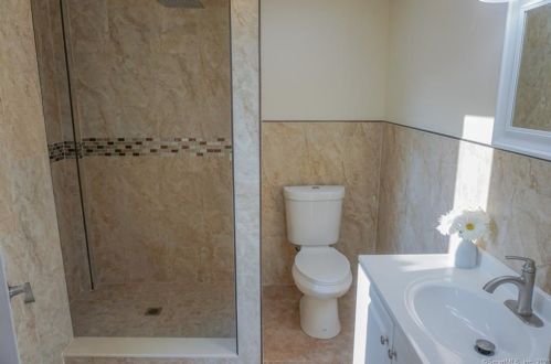 252 Main St, Meriden CT 06451-3859 exterior