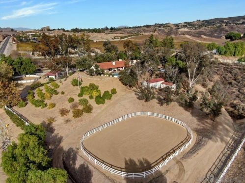 38200 De Portola Rd, Temecula CA 92592-8968 exterior