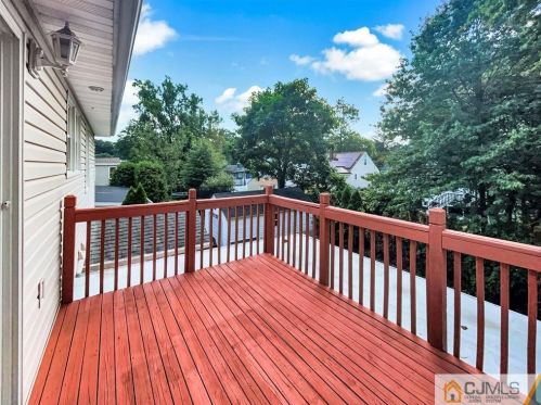 37 Carpenter Pl, Metuchen NJ 08840-2521 exterior