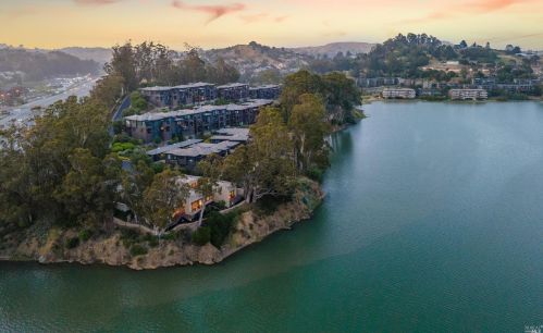 2 De Silva Is Dr, Mill Valley CA 94941-3004 exterior