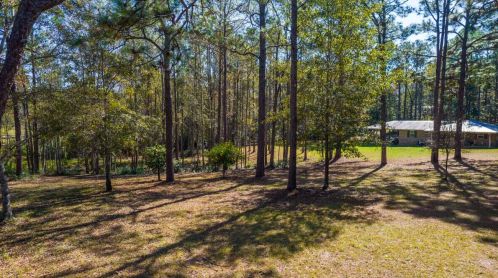 4 Pinewood Dr, Defuniak Springs FL 32433-4537 exterior