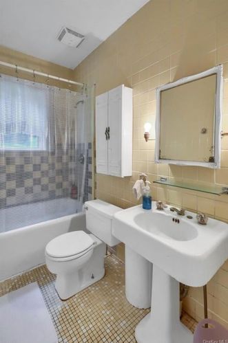 64 Prospect Ave, Valhalla NY 10595-1925 exterior