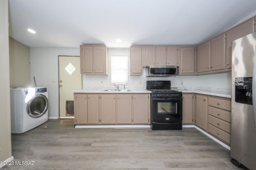 55 King Rd, Tucson AZ 85705-3217 exterior