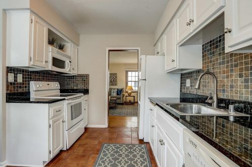 936 Currie Pl, Milwaukee WI 53213-3006 exterior