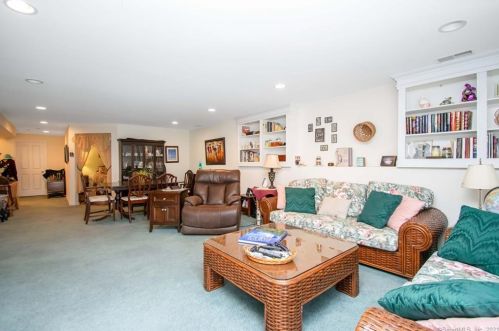 186 Country Club Dr, Seymour CT 06478-1196 exterior