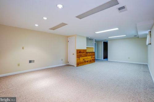 106 Lynnmoor Dr, Silver Spring MD 20901-1516 exterior