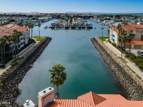 1743 Emerald Isle Way, Oxnard CA  93035-2972 exterior