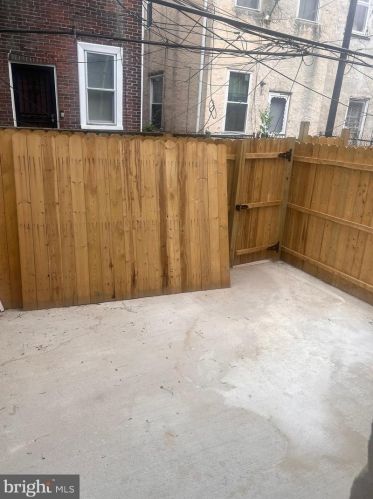 5547 Addison St, Philadelphia PA 19143-1305 exterior