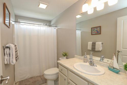 12 Ty Ln, Concord NH  03303-1049 exterior