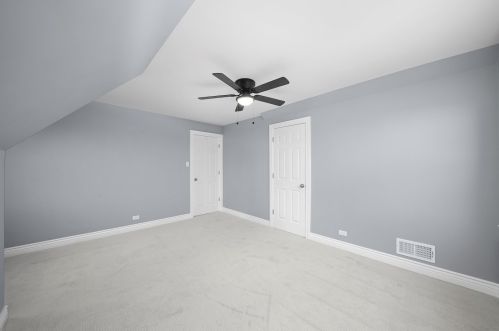 8247 Oglesby Ave, Chicago IL  60617-1927 exterior