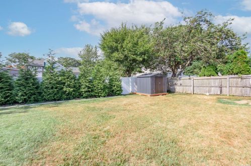 611 Bermuda Rd, Babylon NY 11704-7428 exterior