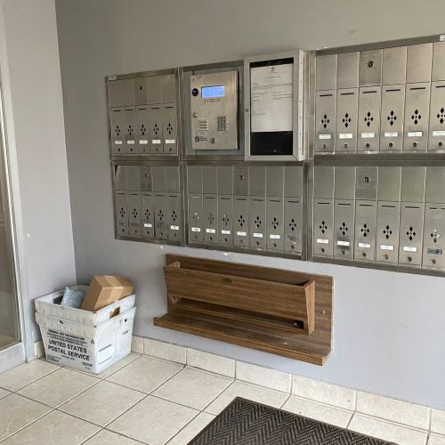 6160 Damen Ave, Chicago, IL 60636-2133