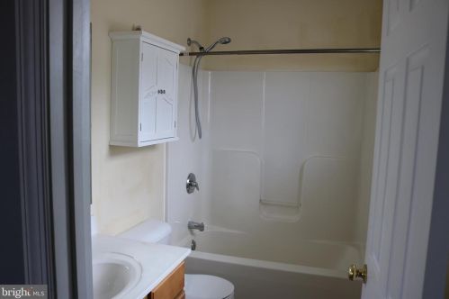 204 Walnut St, Hanover PA 17331-2534 exterior